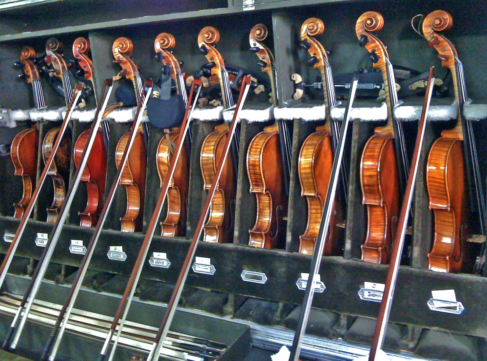 Kutularına kaldırılan enstrümanlar