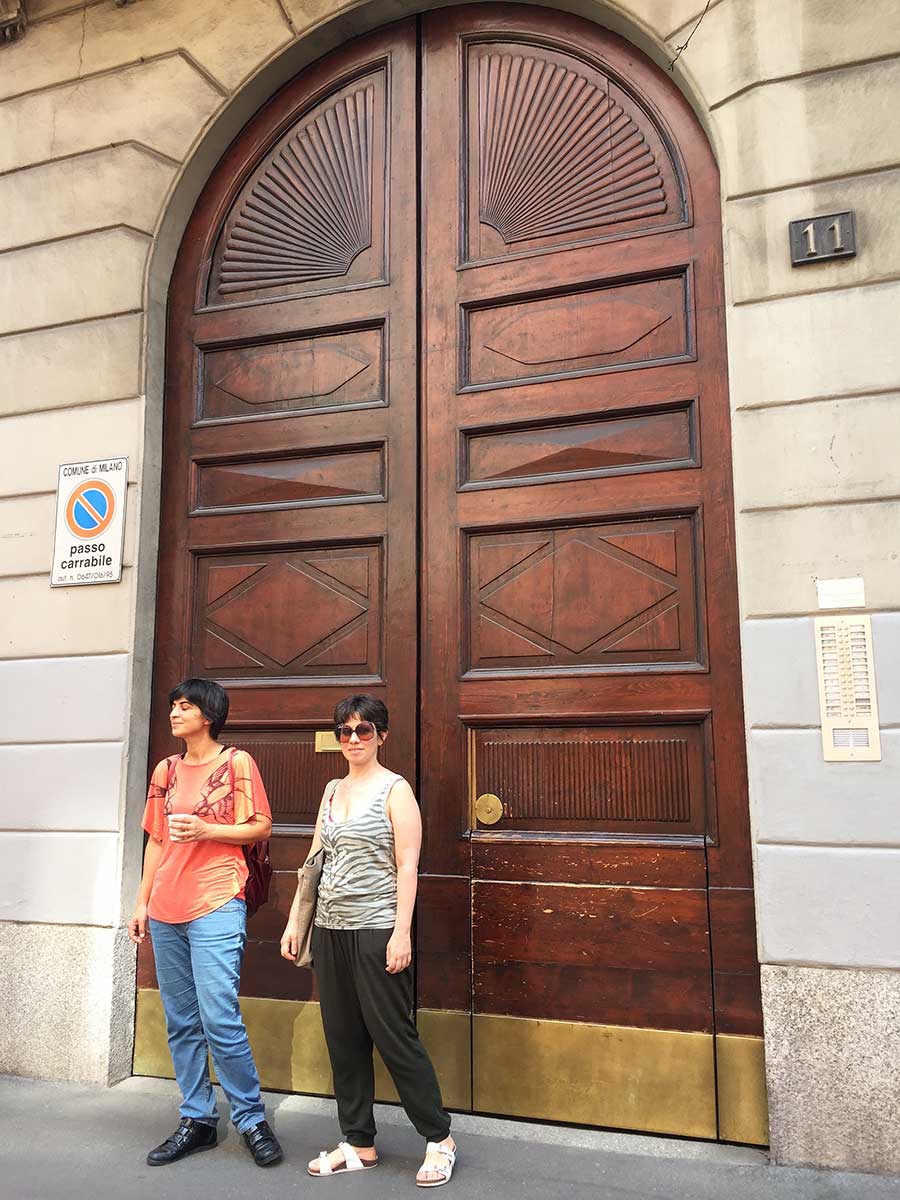 Airbnb’den tuttuğumuz avluya giriş kapısı, Milano